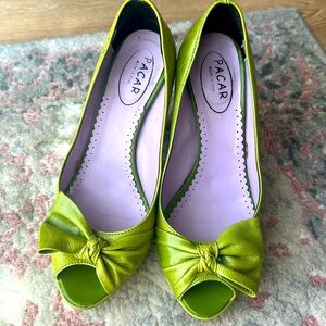 Lime green summer shoes. Made in Italy. Size 37. Italian leather.